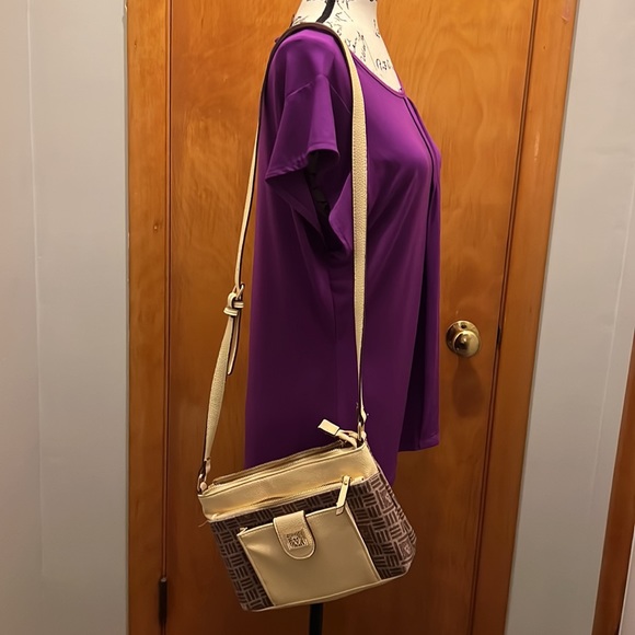 Anne Klein Cross Body purse with adjustable straps. Great condition - Picture 8 of 10